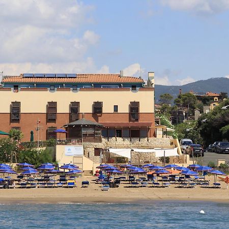 Hotel Villa Tramonto Direttamente Sul Mare San Vincenzo Exterior photo