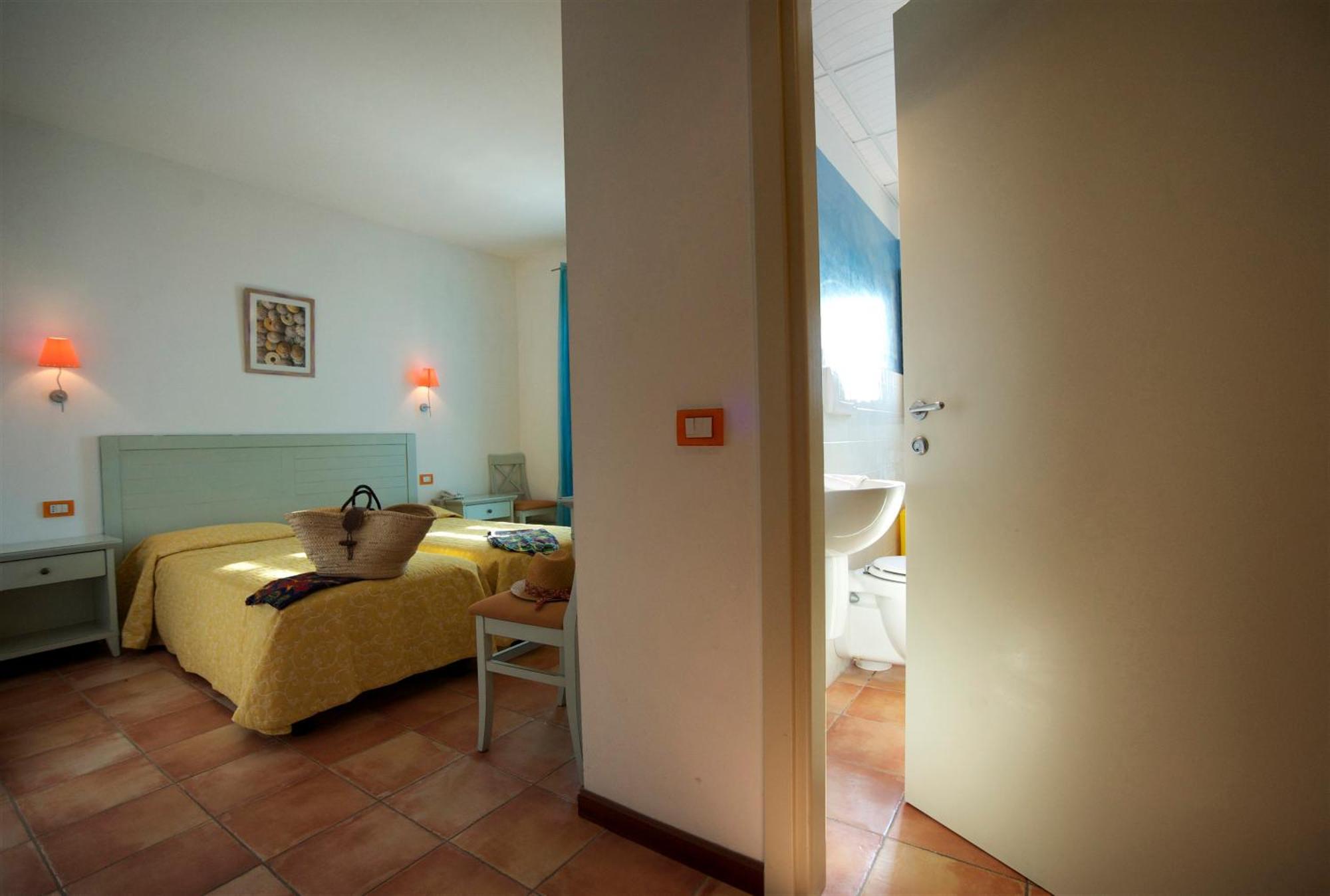 Hotel Villa Tramonto Direttamente Sul Mare San Vincenzo Exterior photo