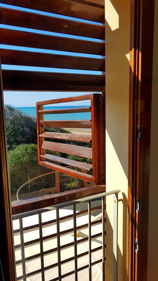 Hotel Villa Tramonto Direttamente Sul Mare San Vincenzo Exterior photo