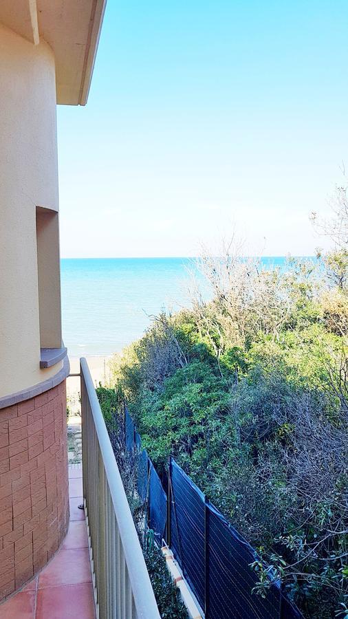 Hotel Villa Tramonto Direttamente Sul Mare San Vincenzo Exterior photo