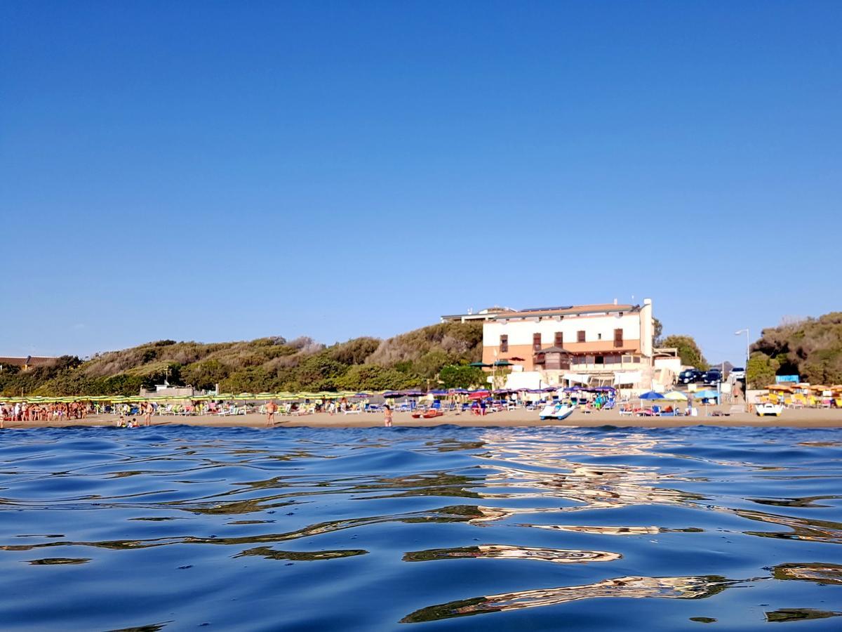 Hotel Villa Tramonto Direttamente Sul Mare San Vincenzo Exterior photo